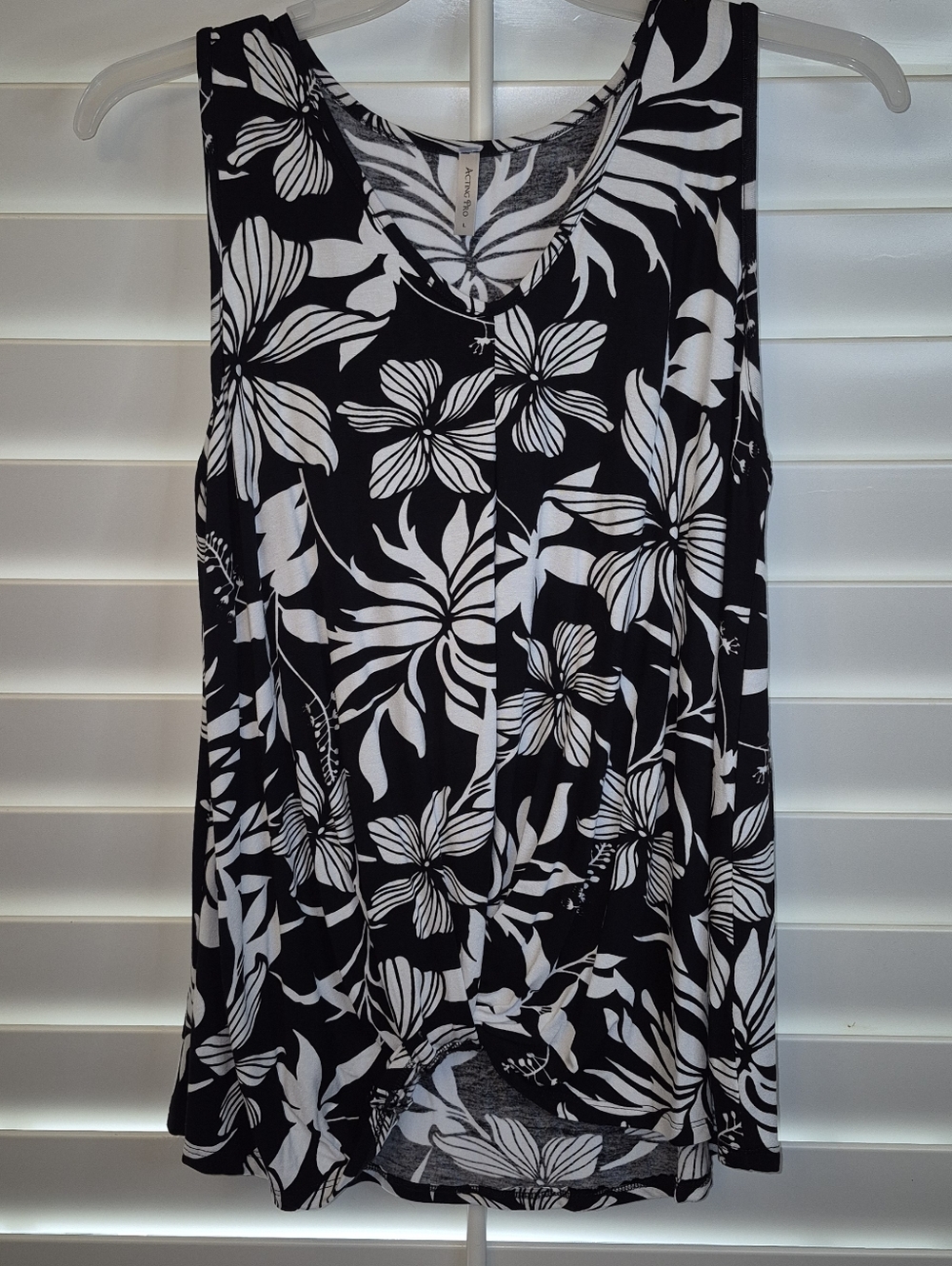 Black & White Floral Sleeveless Tank Top Sz Large Knot Front